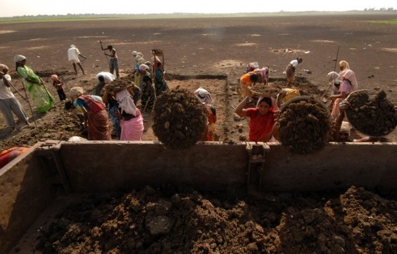 Indiens Beschäftigungsprogramm für den ländlichen Raum stirbt den Tod durch Mittelkürzungen